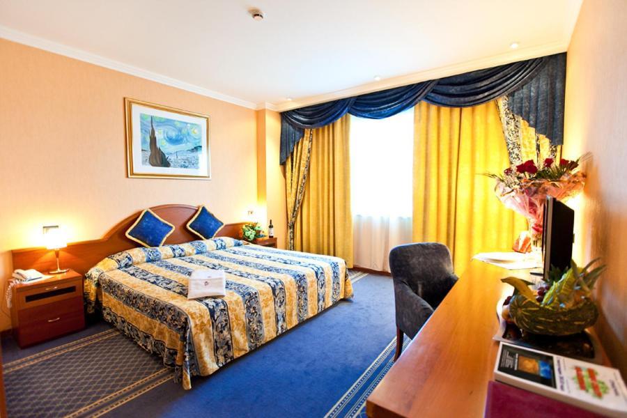 River Palace Hotel Atyraū Rom bilde